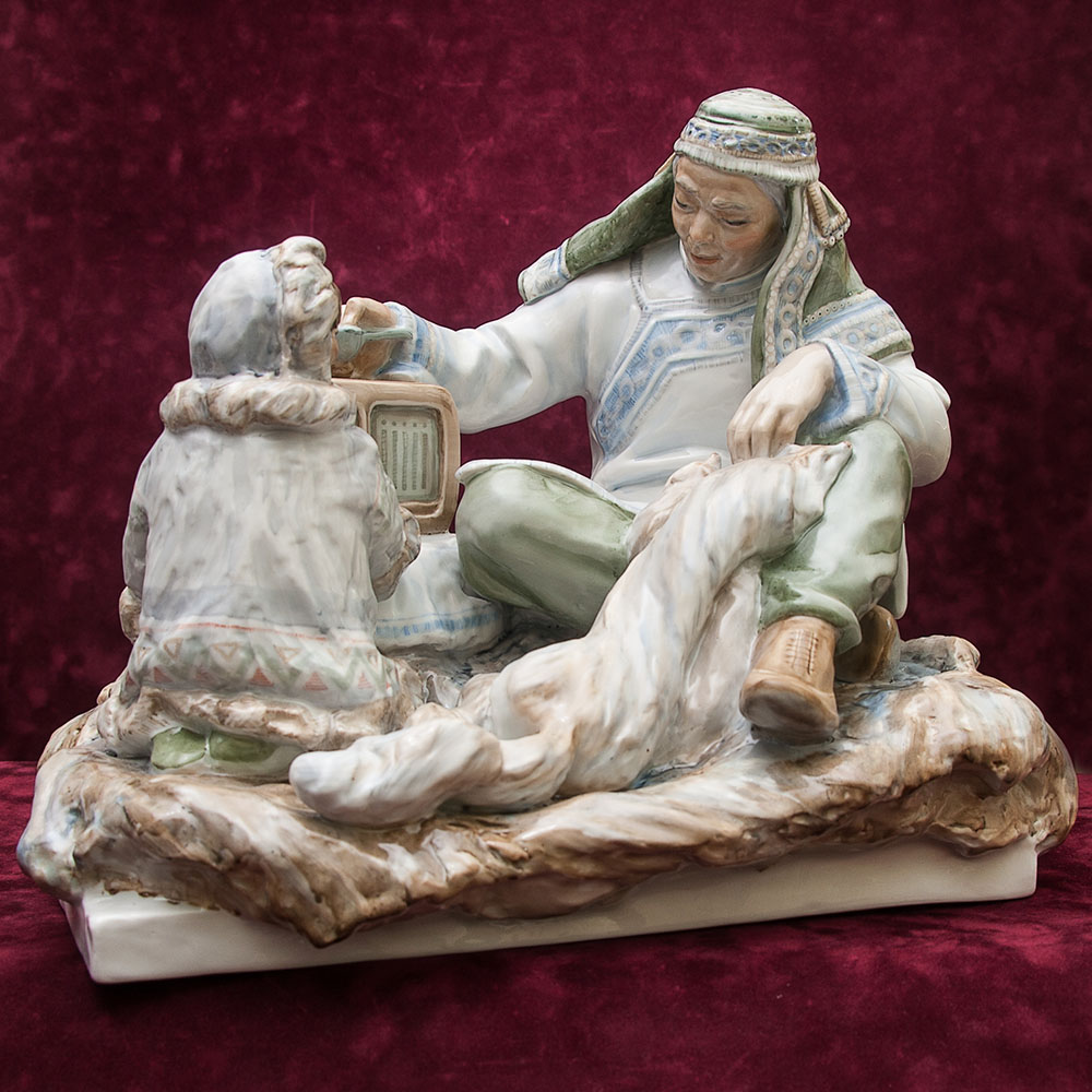 Большая Коллекционная Фарфоровая статуэтка «Дальний Север», Россия ДФЗ Дулево.