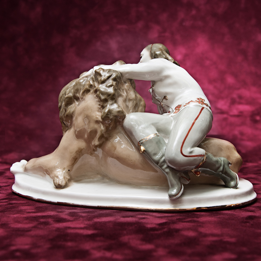  Коллекционная Фарфоровая статуэтка «Укротительница Ирина Бугримова и лев Цезарь», СССР ЛЗФИ, 50-е годы.