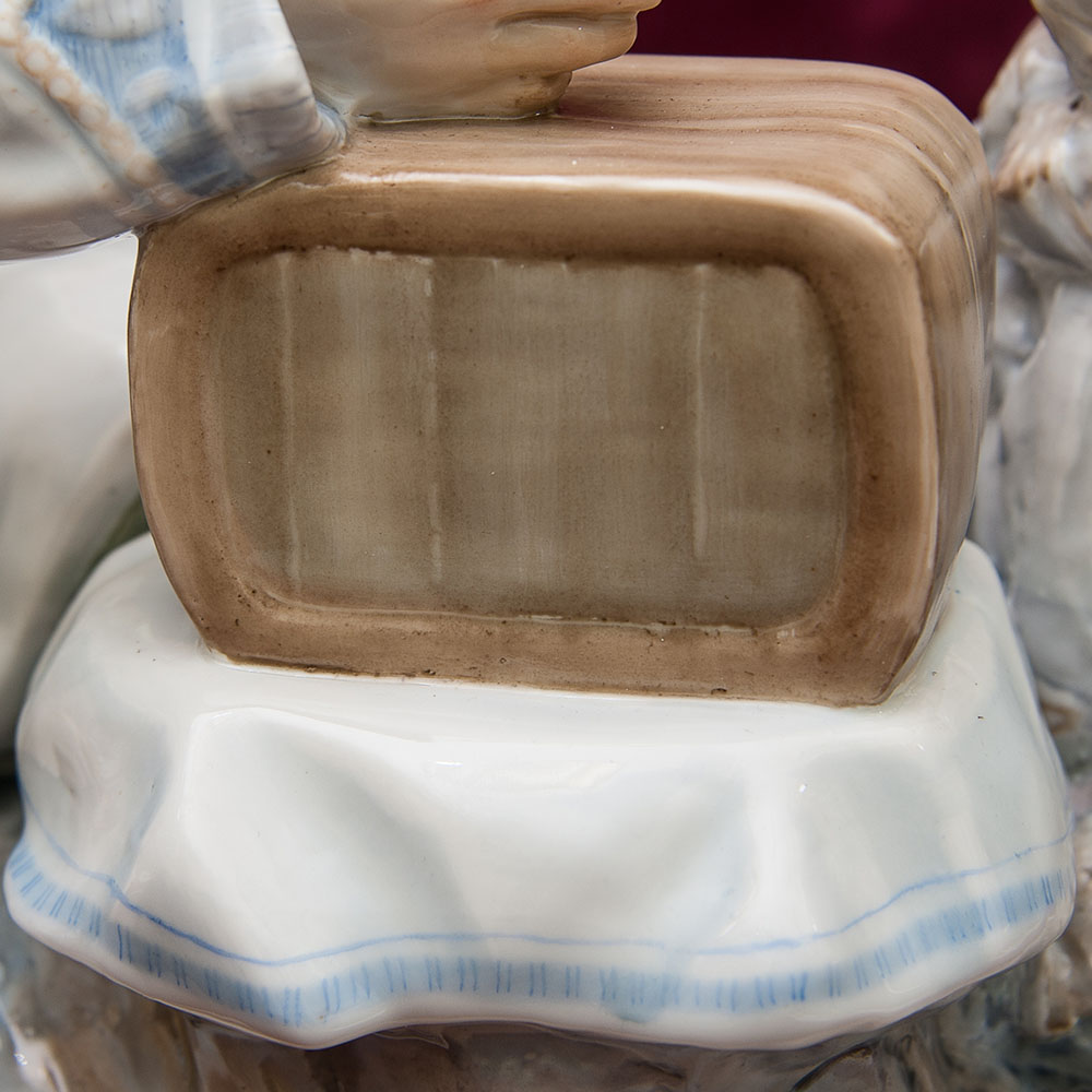 Большая Коллекционная Фарфоровая статуэтка «Дальний Север», Россия ДФЗ Дулево.