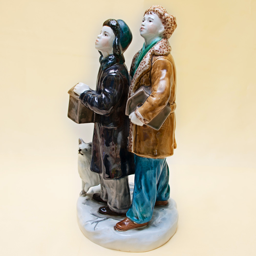 Большая Коллекционная статуэтка «Друзья птиц», Фаянс ЗиК Конаково, СССР - 1955 год.