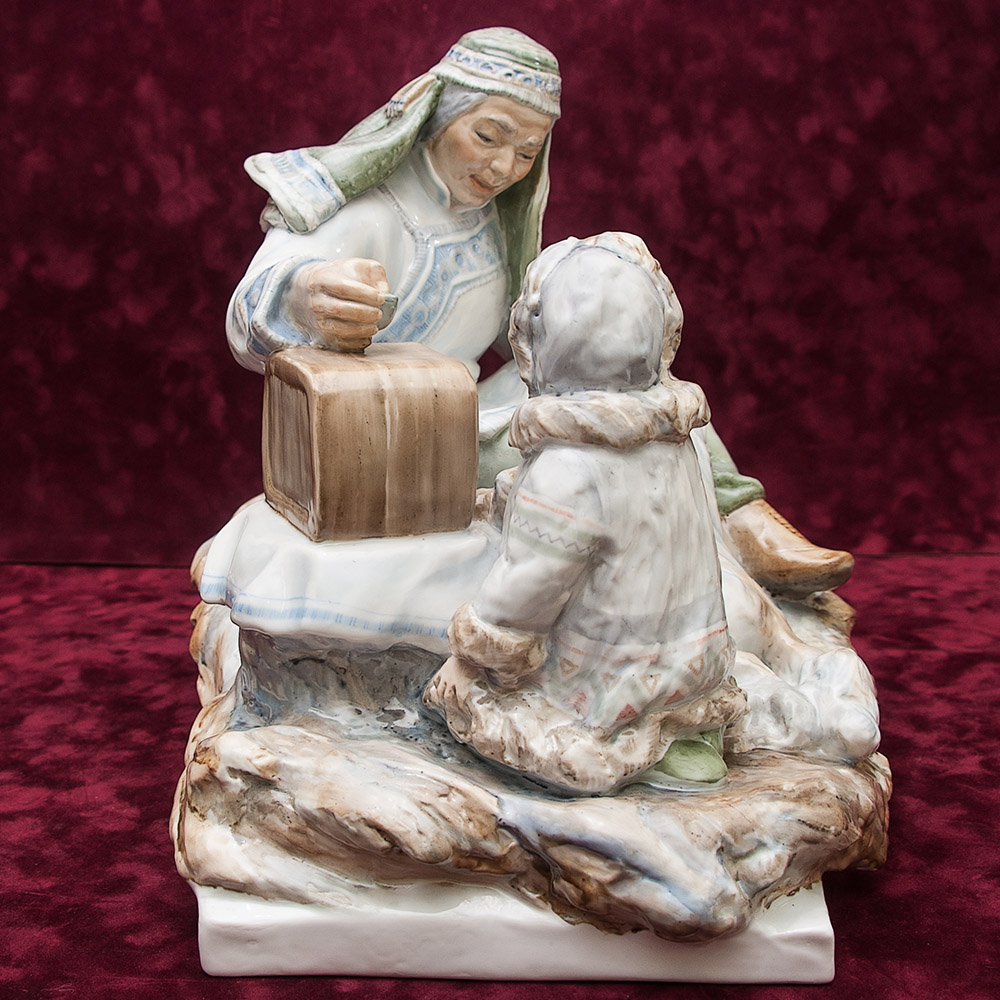 Большая Коллекционная Фарфоровая статуэтка «Дальний Север», Россия ДФЗ Дулево.