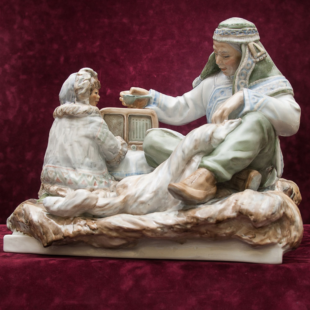 Большая Коллекционная Фарфоровая статуэтка «Дальний Север», Россия ДФЗ Дулево.