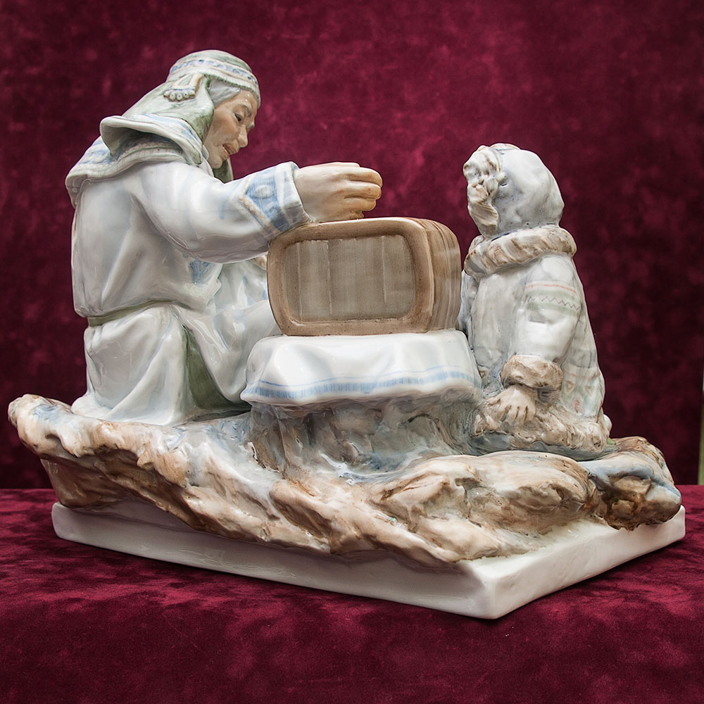 Большая Коллекционная Фарфоровая статуэтка «Дальний Север», Россия ДФЗ Дулево.