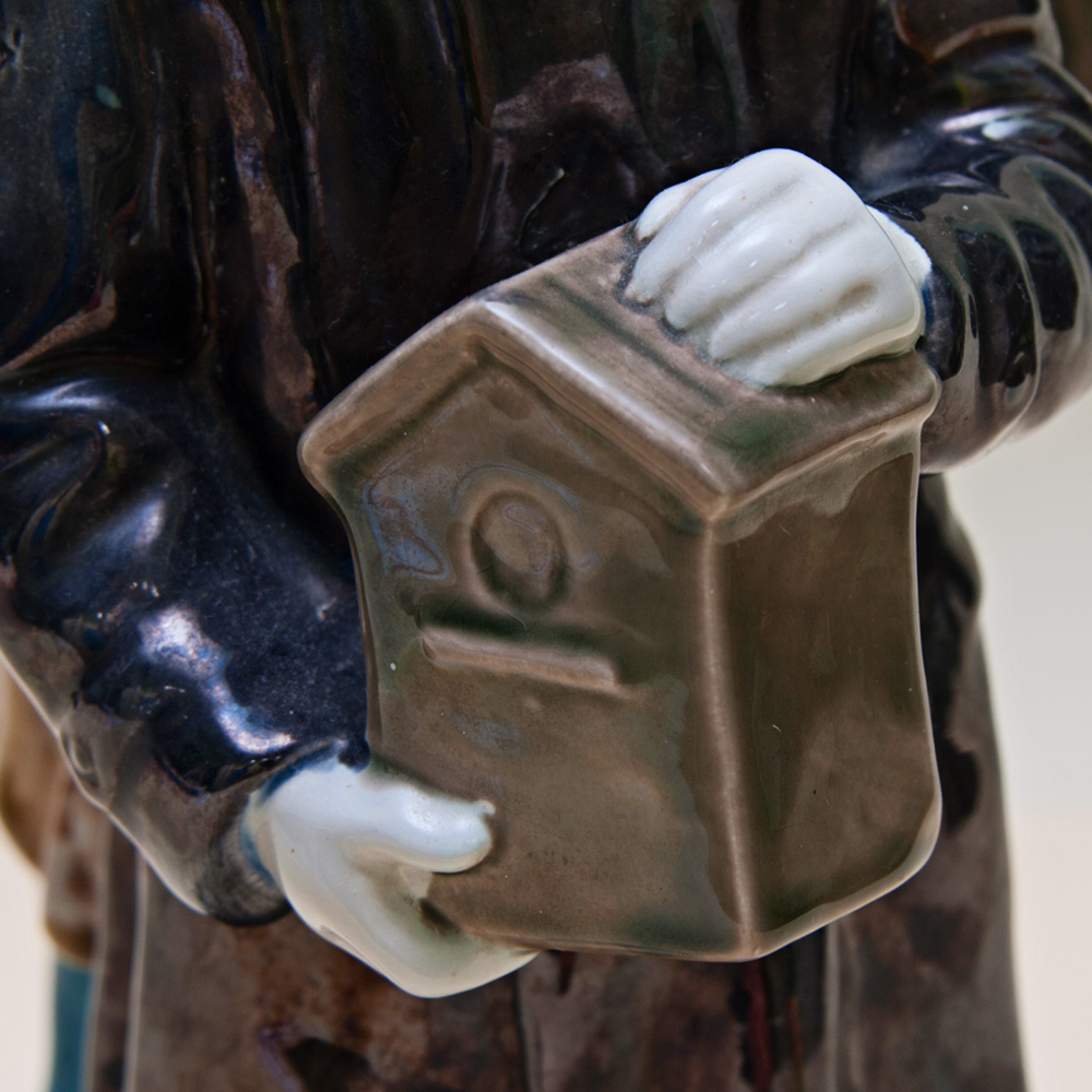 Большая Коллекционная статуэтка «Друзья птиц», Фаянс ЗиК Конаково, СССР - 1955 год.