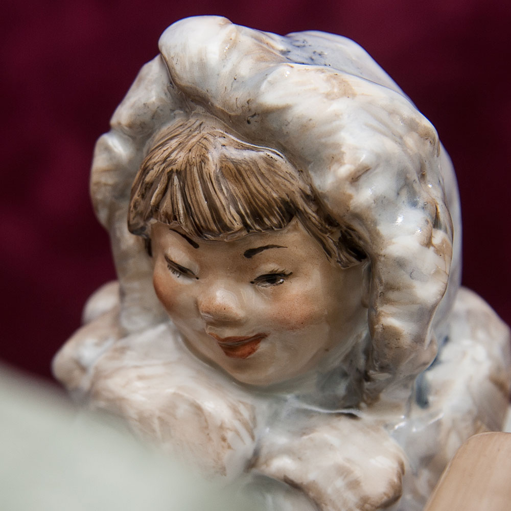 Большая Коллекционная Фарфоровая статуэтка «Дальний Север», Россия ДФЗ Дулево.