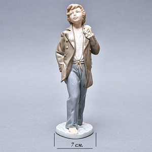 Коллекционная Фарфоровая статуэтка «ЮНГА. Босоногий мальчик», NAO by Lladro. 