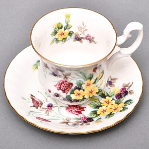 Коллекционная Фарфоровая Кофейная пара «Букет с ежевикой», ROYAL ALBERT Англия.