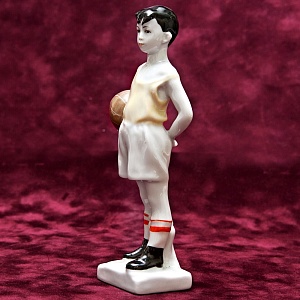 Коллекционная Авторская Фарфоровая статуэтка «Футболист - Юный вратарь», ЛФЗ СССР 1961 год.