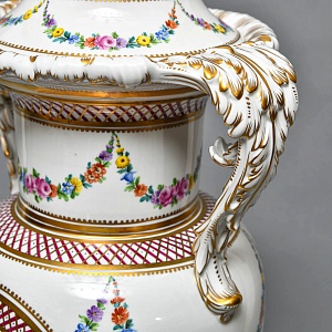 Большой Фарфоровый Вазон - Ваза с крышкой «Цветочная гирлянда», SP Dresden Германия, 50-е гг. ХХ века.