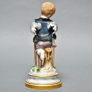 Антикварная Фарфоровая статуэтка «Купидон в образе нищего», Meissen Германия, начало ХХ века. 