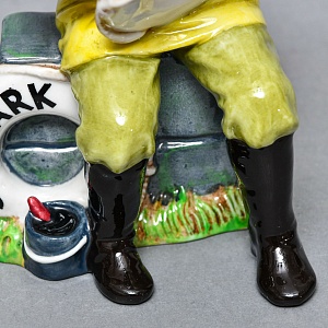 Коллекционная Фарфоровая статуэтка «Лодочник - Рыбак», Royal Doulton Ангия, 1970 - 1987 годы. 