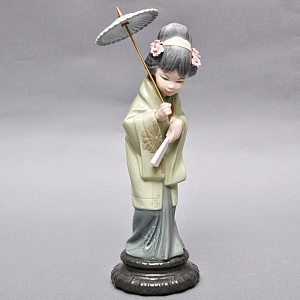 Коллекционная Фарфоровая статуэтка «Гейша с зонтом» Н - 30 см. Lladro, Испания - 1978 год.