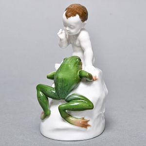  Антикварная Фарфоровая статуэтка «Мальчик и лягушка», ROSENTHAL Германия, 1919 - 1935 годы.