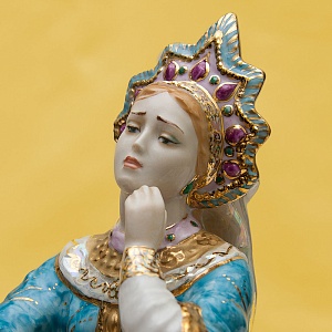 Авторская Фарфоровая статуэтка «Царе́вна-лягу́шка», СССР Дулево, 50-е года.