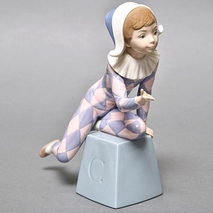 Коллекционная Фарфоровая статуэтка «Маленький Арлекин С», Lladro Испания, 1980 - 1985 годы.