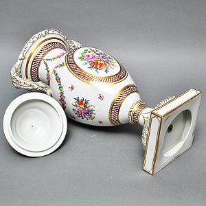 Большой Фарфоровый Вазон - Ваза с крышкой «Цветочная гирлянда», SP Dresden Германия, 50-е гг. ХХ века.