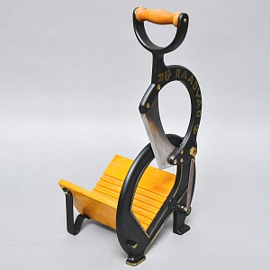 Винтажная Ручная Механическая Хлеборезка - Слайсер - Нож, RAADVAD Дания, середина ХХ века.