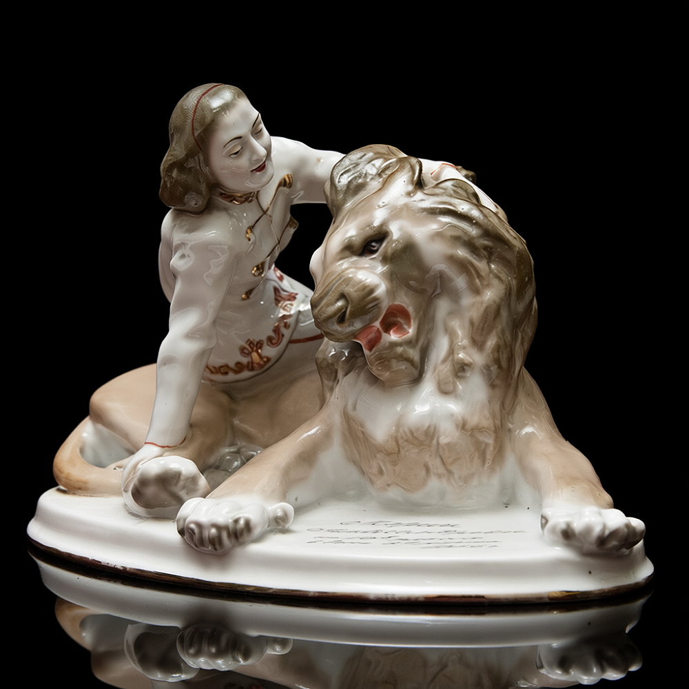  Коллекционная Фарфоровая статуэтка «Укротительница Ирина Бугримова и лев Цезарь», СССР ЛЗФИ, 50-е годы.