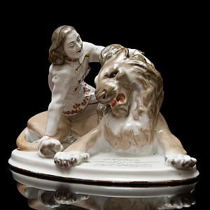  Коллекционная Фарфоровая статуэтка «Укротительница Ирина Бугримова и лев Цезарь», СССР ЛЗФИ, 50-е годы.