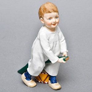 Коллекционная Фарфоровая статуэтка «Дети Хеншеля. Ребёнок с палочкой и барабаном», Meissen Германия.