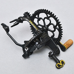 Редкость! Антикварное Чугунное Механическое Устройство для чистки Яблок и Картофеля, США конец XIX века.