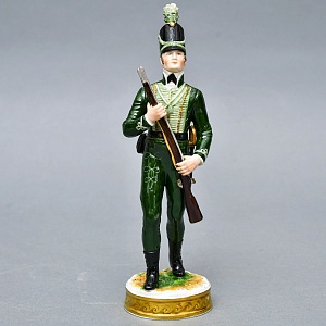 Фарфоровая статуэтка Солдат - «Стрелок корпуса герцога Камберлендского», Rudolf Kammer Германия.