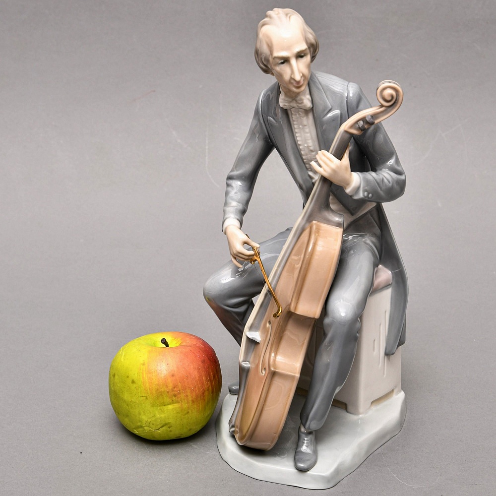 Коллекционная Фарфоровая статуэтка «Музыкант. ВИОЛОНЧЕЛИСТ», Lladro Испания 70-е годы.