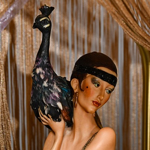 Редкость! Настольная Электрическая Лампа - Светильник «Дама с Павлином», Florence Италия -1987 год.