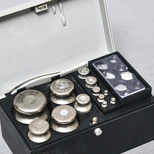 Винтажный Набор Гирь и Разновесов для Весов, Аптек и Химкабинетов, НМИЗ СССР -1983 г.