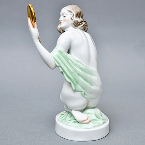 Коллекционная Фарфоровая статуэтка «Обнаженная девушка с зеркалом», HEREND Венгрия.