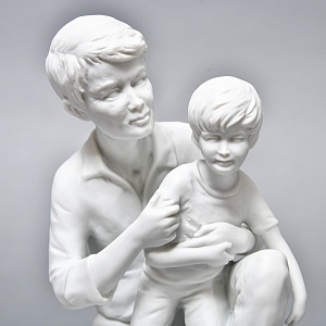 Редкая!!! Коллекционная Фарфоровая Статуэтка «Отец и Сын», Kaiser, Германия -1979 год.