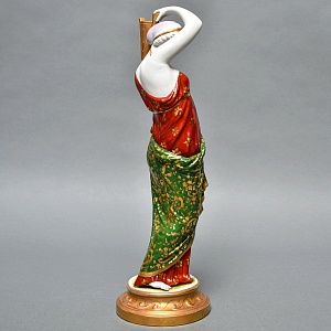 Антикварная Фарфоровая статуэтка «Девушка с кувшином», Nymphenburg Германия, начало ХХ века.