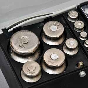 Винтажный Набор Гирь и Разновесов для Весов, Аптек и Химкабинетов, НМИЗ СССР -1983 г.