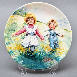 Коллекционная Фарфоровая тарелка «Детство. Дети на лугу», Wedgwood Англия - 1982 год. 