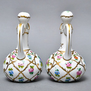 Винтажный Фарфоровый набор Два Соусника на подносе «Цветочная россыпь», Limoges Франция.