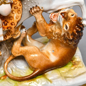 Антикварная Фарфоровая статуэтка «Диана - Охотница на льва», VOLKSTEDT Германия.