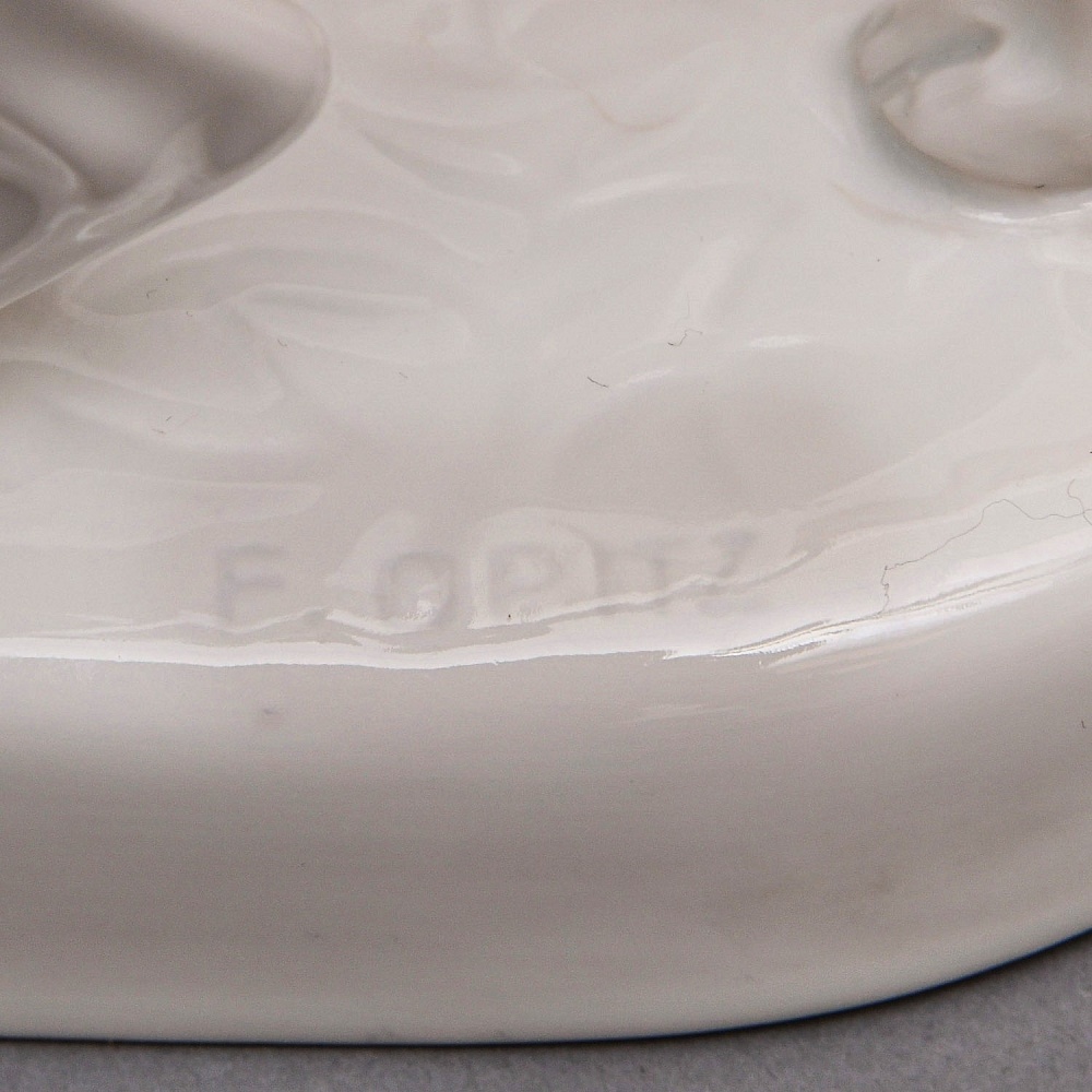 Антикварная Фаофоровая Статуэтка «Охотник с собакой», Wiener Porzellanmanufaktur Augarten, Австрия первая половина ХХ века.