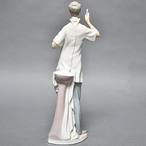  Коллекционная Фарфоровая статуэтка «Врач - Стоматолог», Lladro Испания, 1977 год.