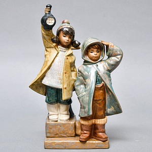 Коллекционная Фарфоровая статуэтка «Дети с фонарем», Lladro серия Грес, Испания.