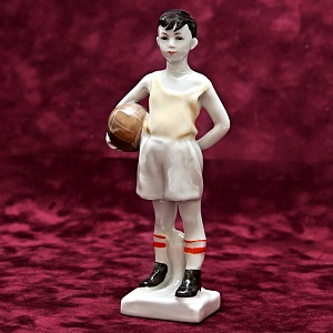 Коллекционная Авторская Фарфоровая статуэтка «Футболист - Юный вратарь», ЛФЗ СССР 1961 год.