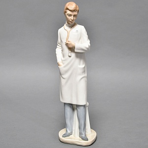 Коллекционная Фарфоровая статуэтка «Доктор. Мужчина Врач», NAO by Lladro Испания. 