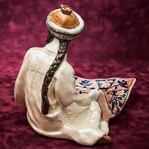 Коллекционная статуэтка - мелочевница «Киргизка с ковром», Фаянс ЗиК Конаково СССР, 1957 год. 