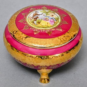 Антикварная Фарфоровая Шкатулка - Бонбоньерка «Дама с Кавалером - Свидание», DW Karlsbad, Германия 20-е гг.