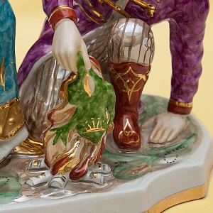 Авторская Фарфоровая статуэтка «Царе́вна-лягу́шка», СССР Дулево, 50-е года.