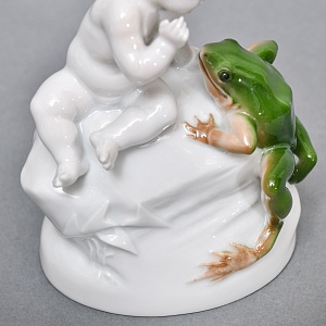  Антикварная Фарфоровая статуэтка «Мальчик и лягушка», ROSENTHAL Германия, 1919 - 1935 годы.