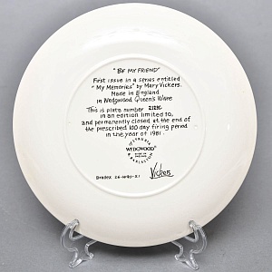 Коллекционная Фарфоровая тарелка «Детство. Будь моим другом», Wedgwood Англия - 1985 год. 