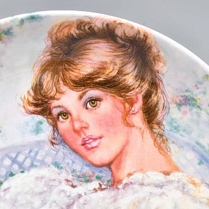 Коллекционная Фарфоровая тарелка «Девушка с кольцом», Wedgwood Англия - 1986 год. 