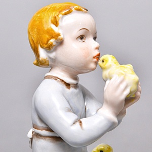 Коллекционная статуэтка «Мальчик с цыплятами», Фарфор ROSENTHAL Германия, первая половина ХХ века. 