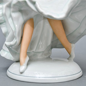  Коллекционная Фарфоровая статуэтка «Танцовщица в пышном платье», Schau Bach Kunst Германия.