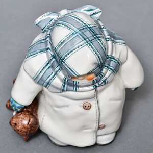 Авторская Коллекционная Фарфоровая Статуэтка «Укутыш - Прогулка с Мишкой», Россия.